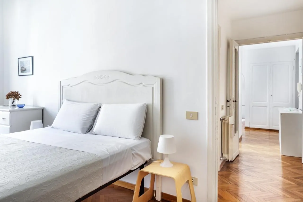 Sunny Flat Near Villa Borghese Rome Italy